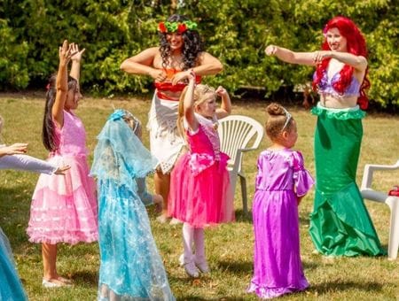 Program distractiv de animație în București cu Mica Sirena și Moana