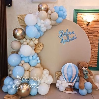 Aranjamente Baloane Botez - Arcada Baloane Botez Boho pentru Baiat in culori de albastru, crem si alb.