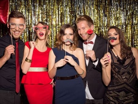 Organizare Petreceri Corporate cu inchirierea unei cabine foto pentru ca angajati sa faca poze