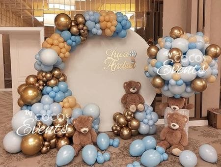 Photo Corner cu baloane albastre și ursuleț la un botez in Bucuresti