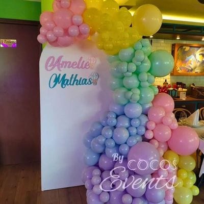 Panou foto baloane curcubeu pentru botez gemeni