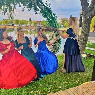 Magie la Botez cu spectacolul de ursitoare cu actrite profesioniste