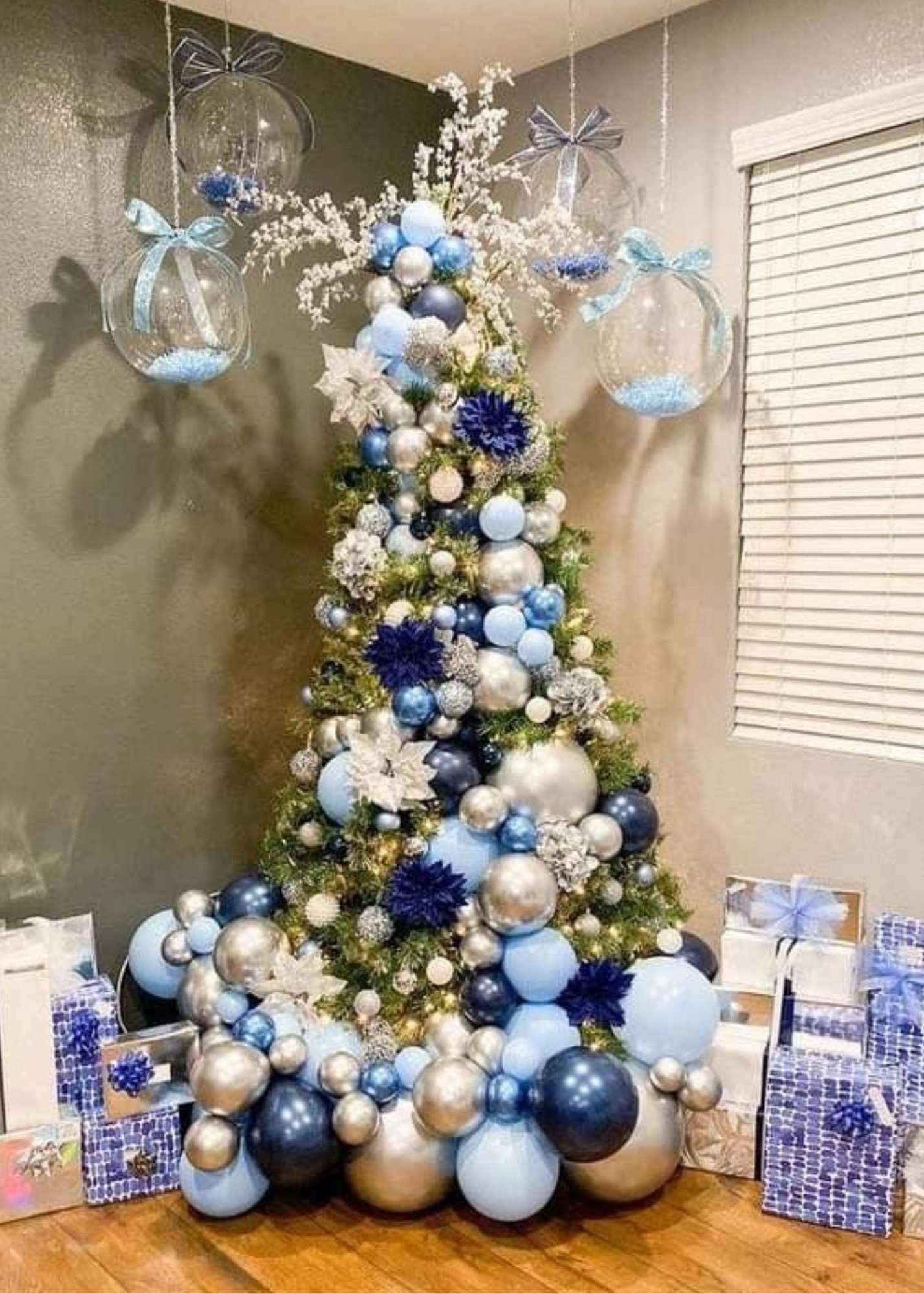 Serviciu Decor Brad de Craciun cu Baloane