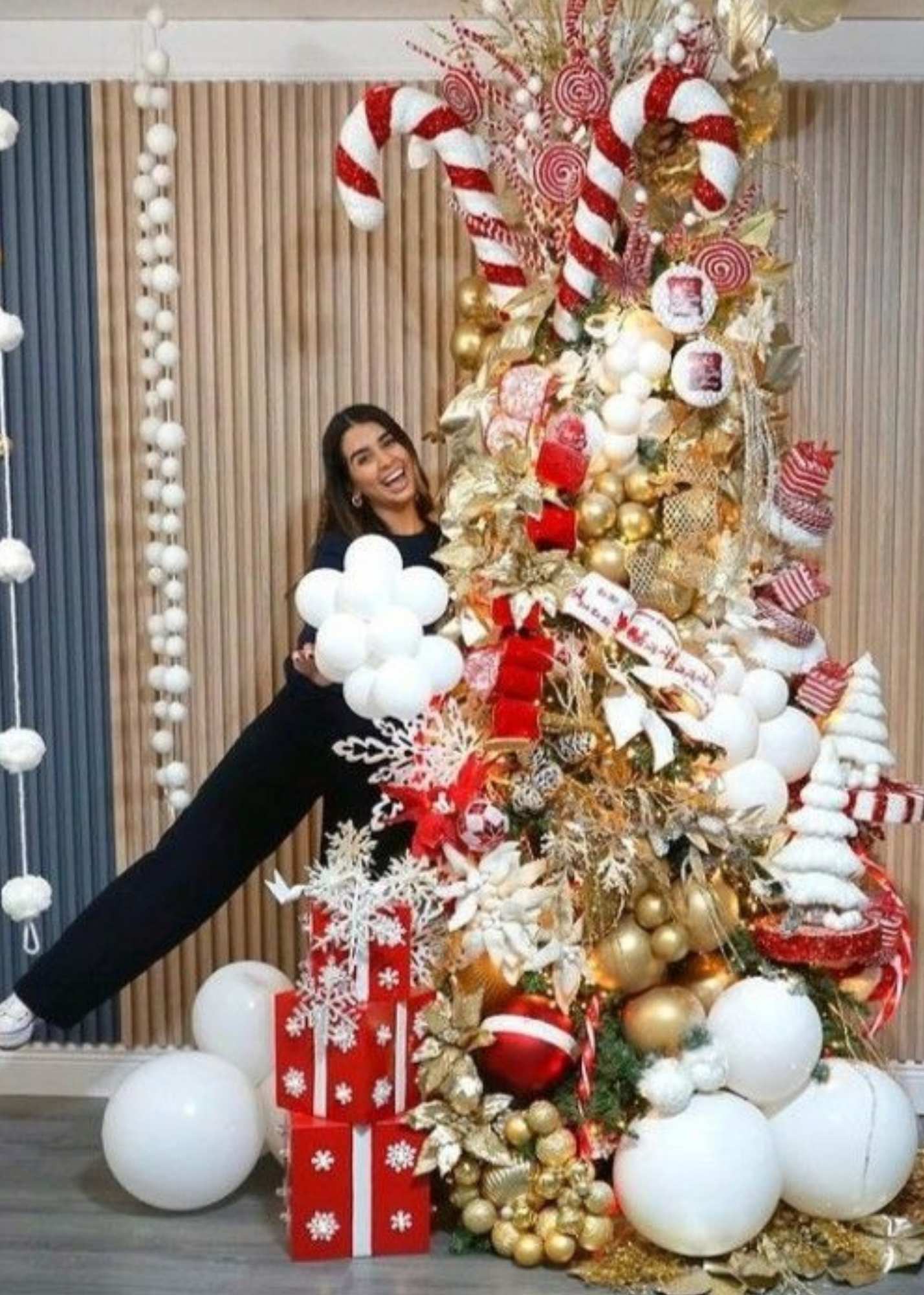 Serviciu de Decorare Brad de Craciun cu Baloane